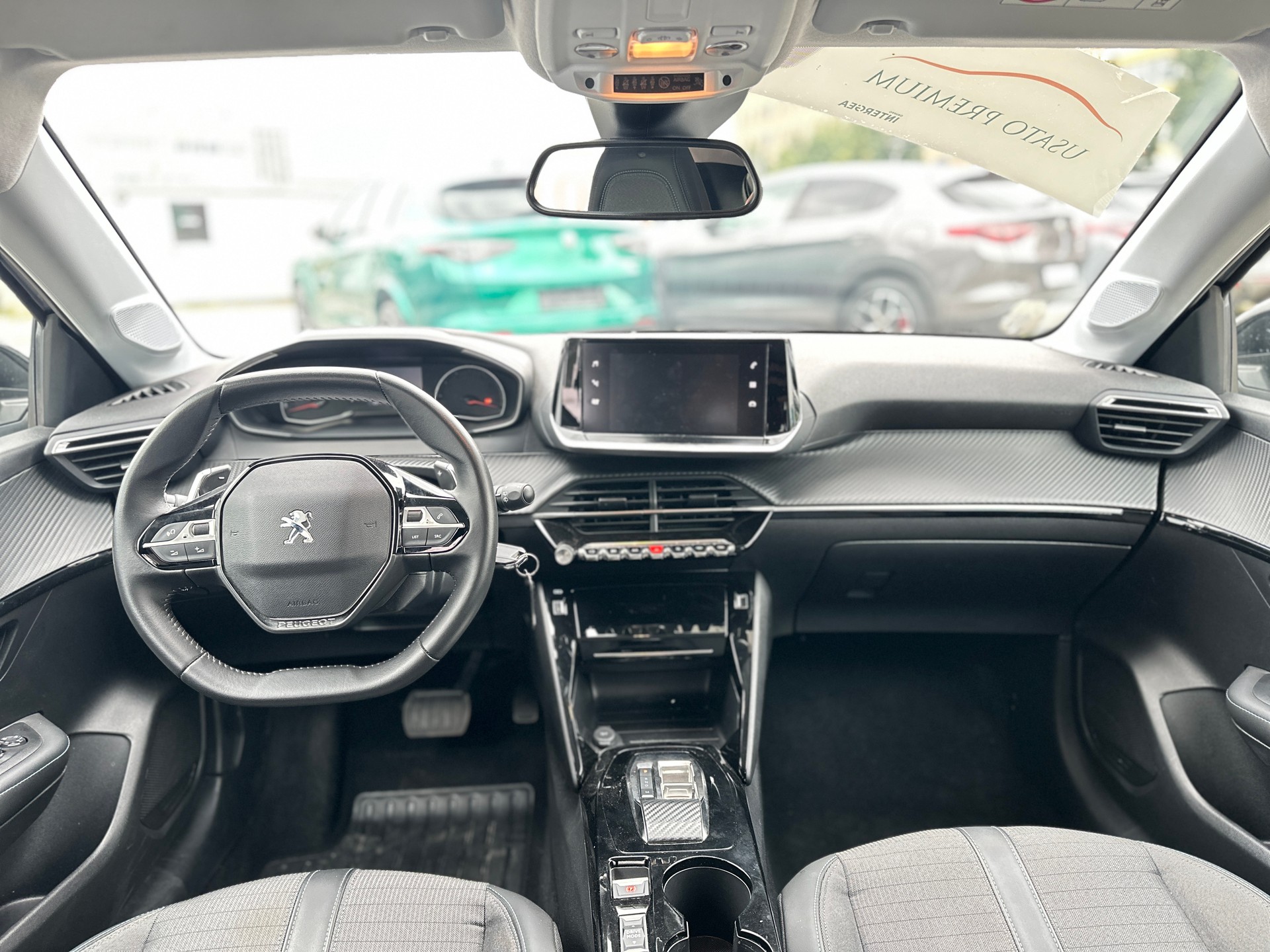 PEUGEOT 208 1.2 PureTech Allure EAT8-image-6