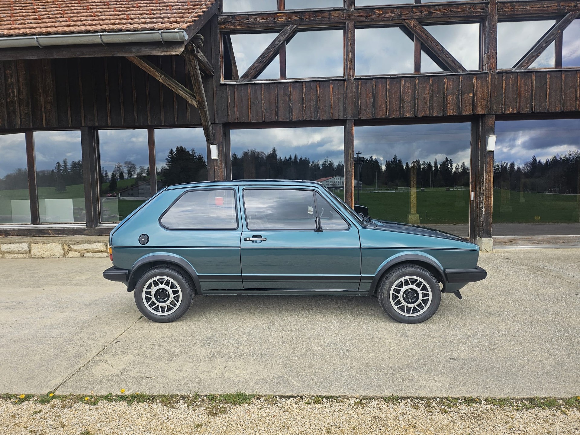 VW GOLF 1800 GTI ORIGINAL VETERANENFAHRZEUG EXPERTISE VETERAN EN BON ETAT-image-4