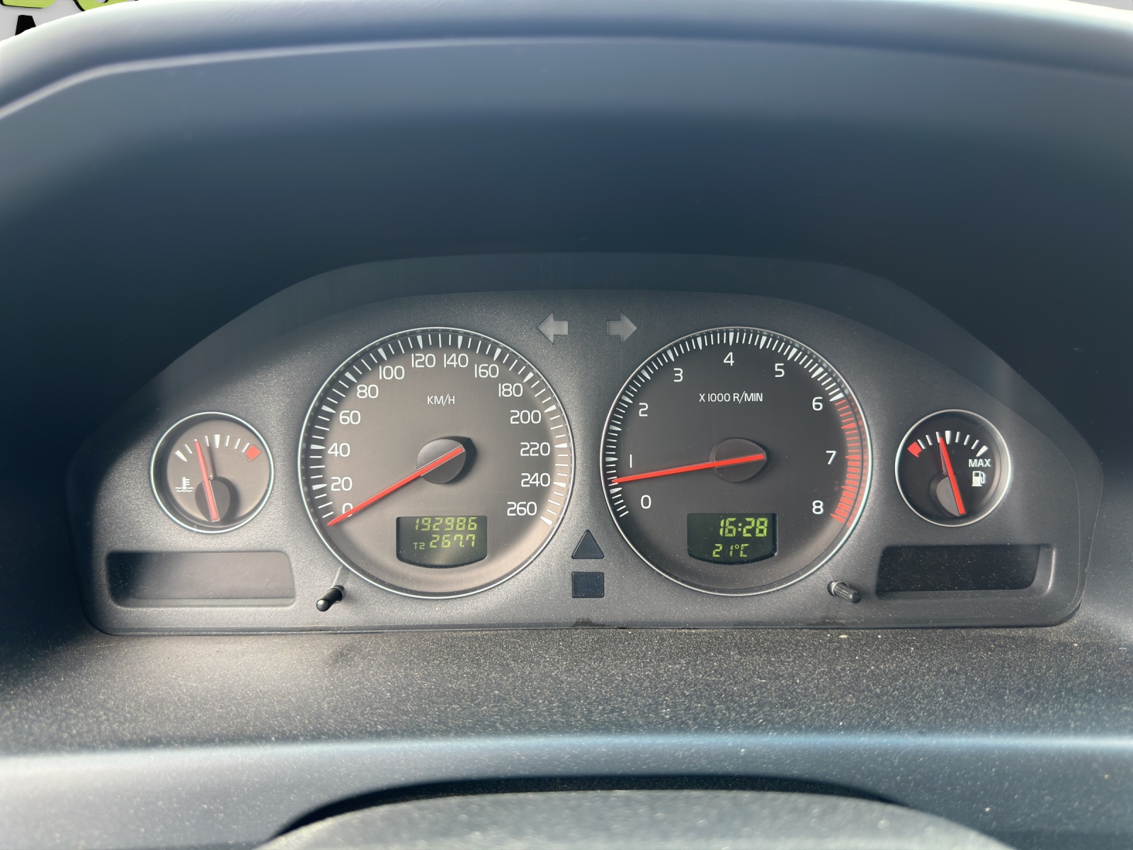 VOLVO XC70 2.5T AWD Momentum-image-17