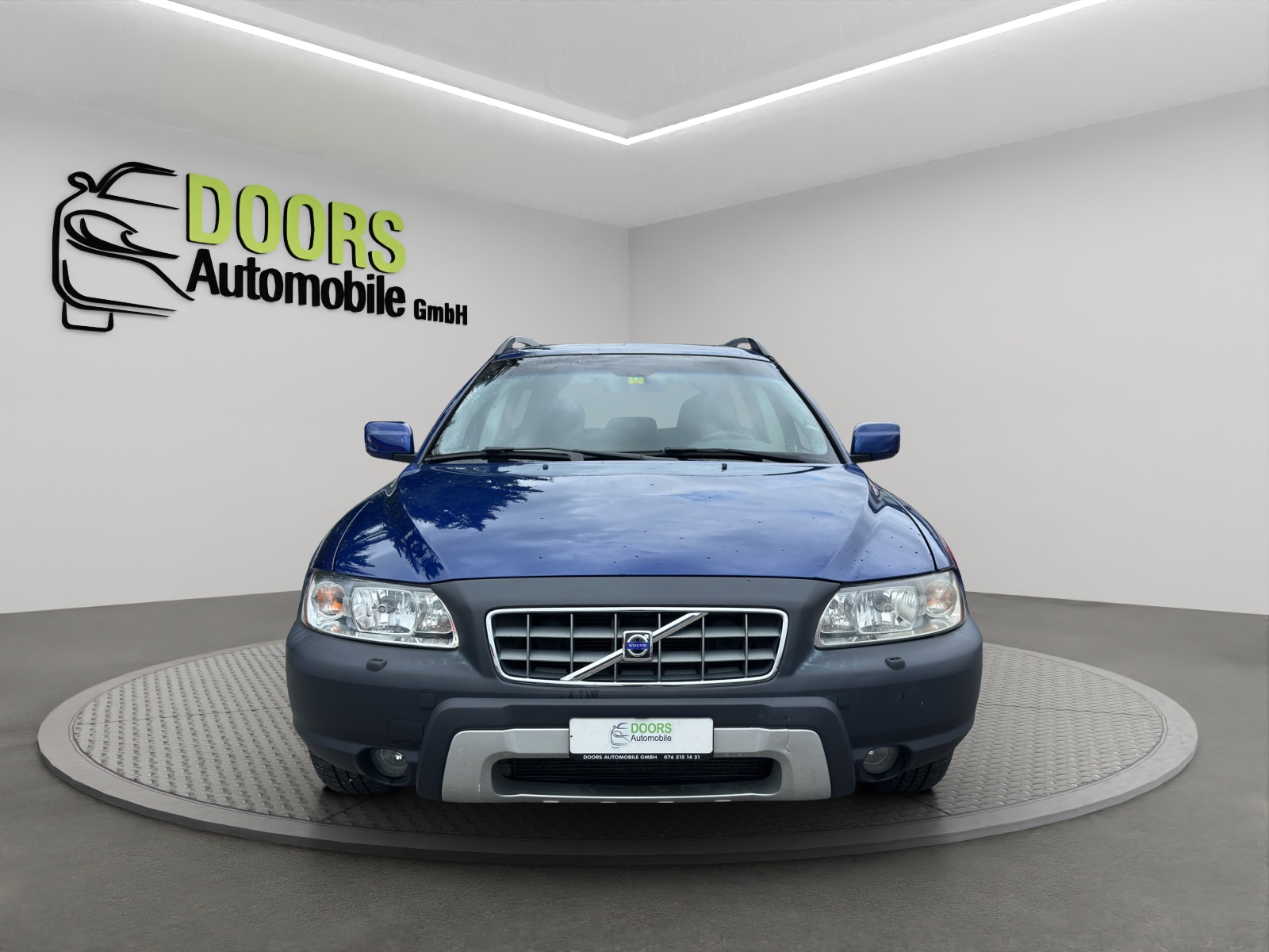 VOLVO XC70 2.5T AWD Momentum-showroom-element-1