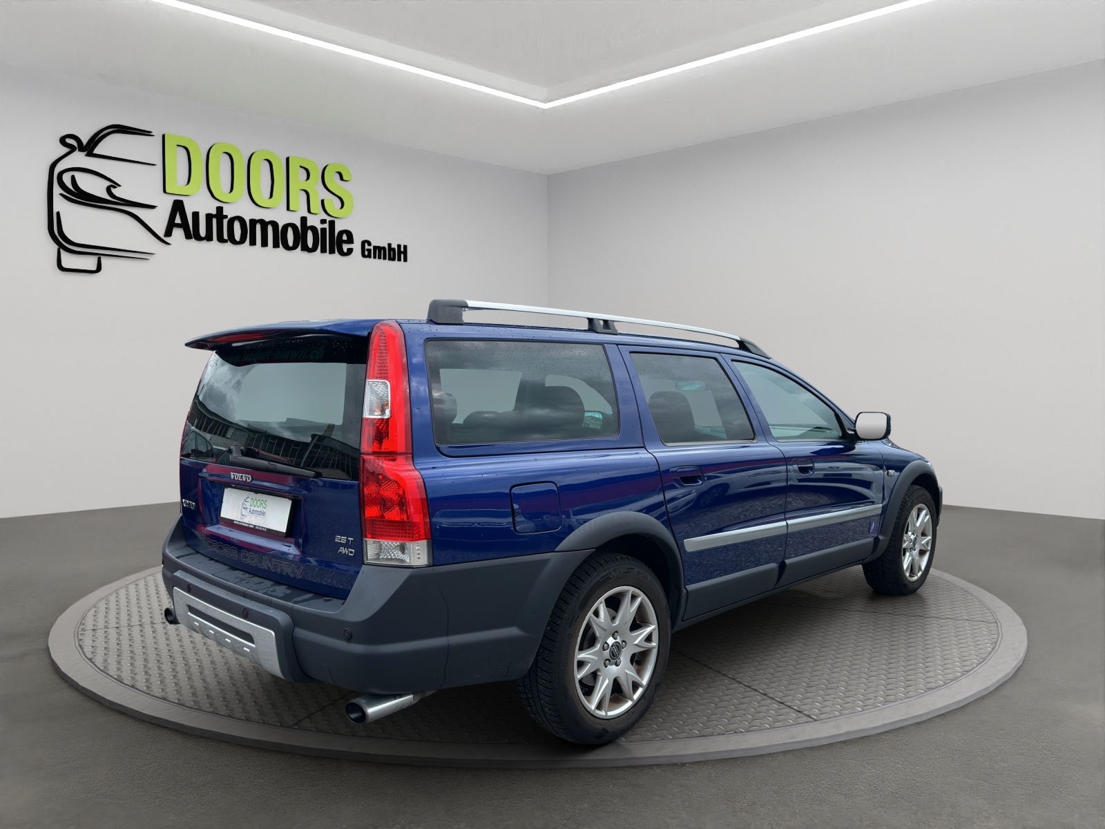 VOLVO XC70 2.5T AWD Momentum-showroom-element-3