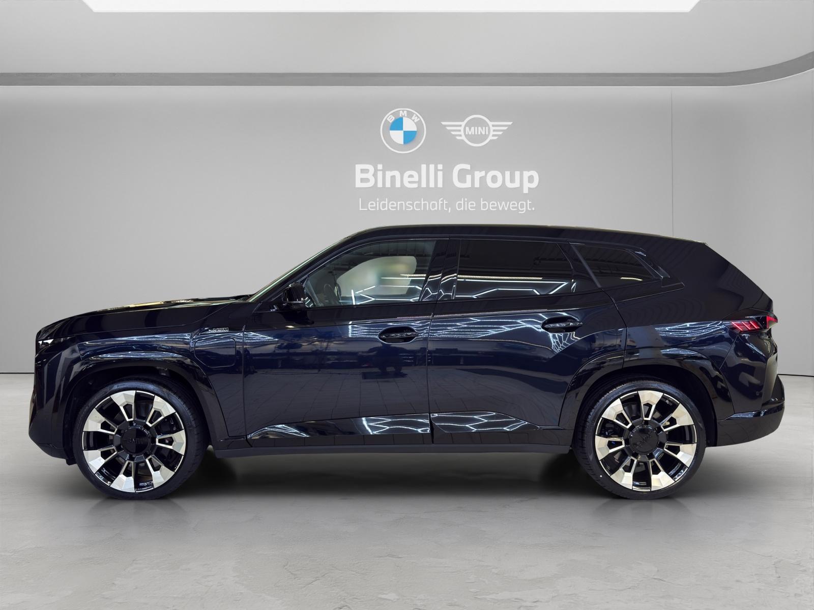 BMW XM-showroom-element-2