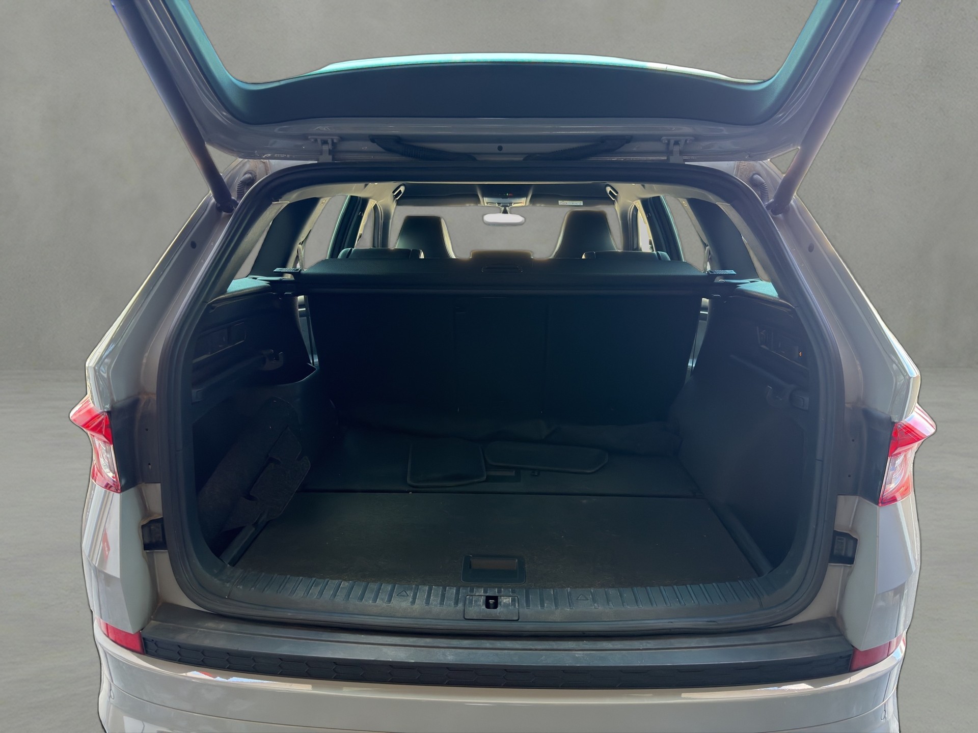 SKODA Kodiaq 2.0 TSI 4x4 SportLine-image-11