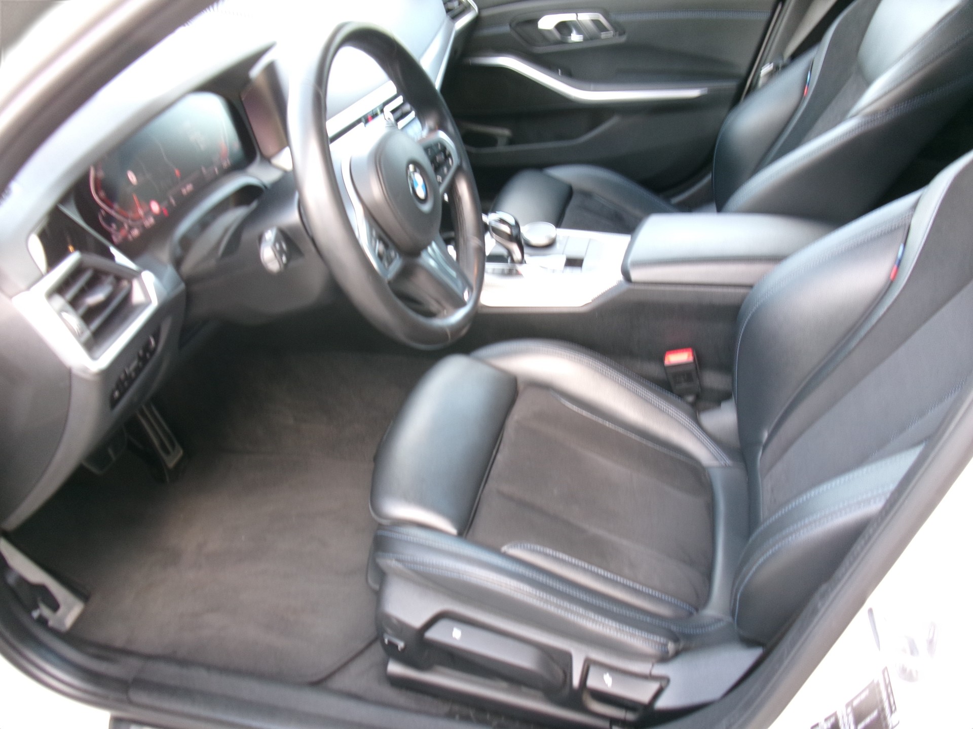 BMW 320d xDrive Touring M Sport Steptronic-image-5