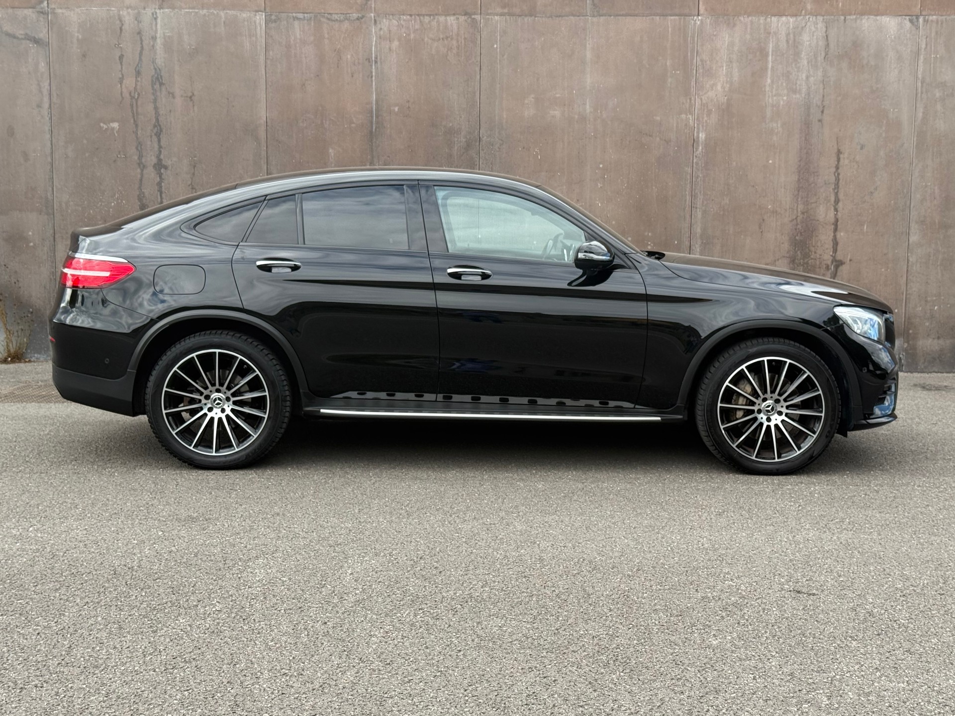 MERCEDES-BENZ GLC Coupé 250 d AMG Line 4Matic 9G-Tronic-showroom-element-3