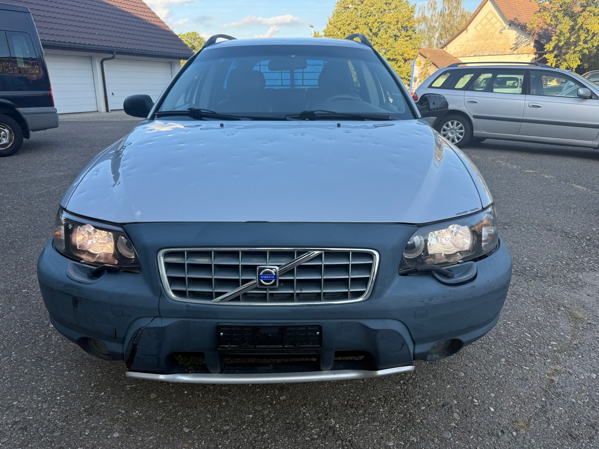 VOLVO XC70 2.5T AWD-image-1