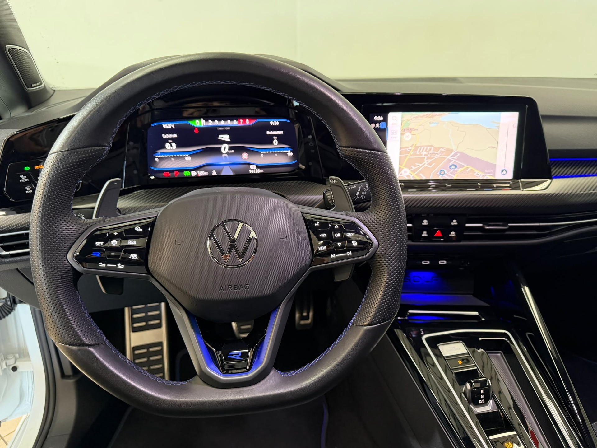 VW Golf 2.0 TSI R DSG 4Motion R 20 Years-image-6