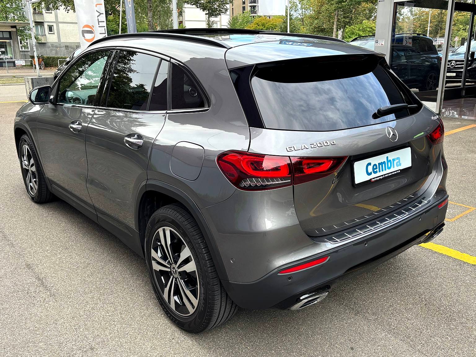 MERCEDES-BENZ GLA 200d Urban-/Progressive 4Matic 8G-DCT-showroom-element-3