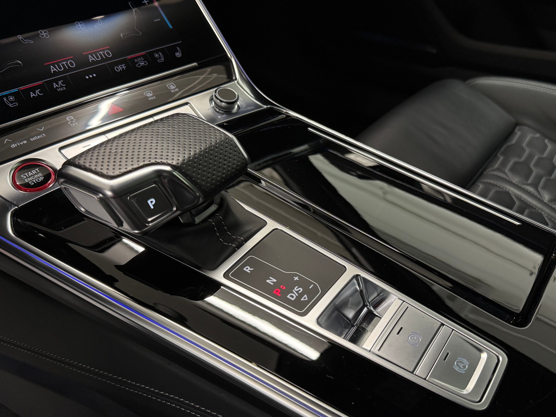 AUDI RS6 Avant 4.0 TFSI V8 quattro-image-23