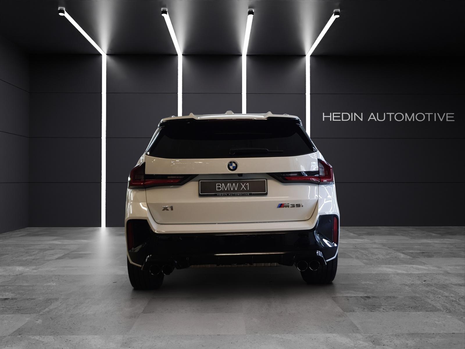 BMW X1 M35i xDrive-showroom-element-3