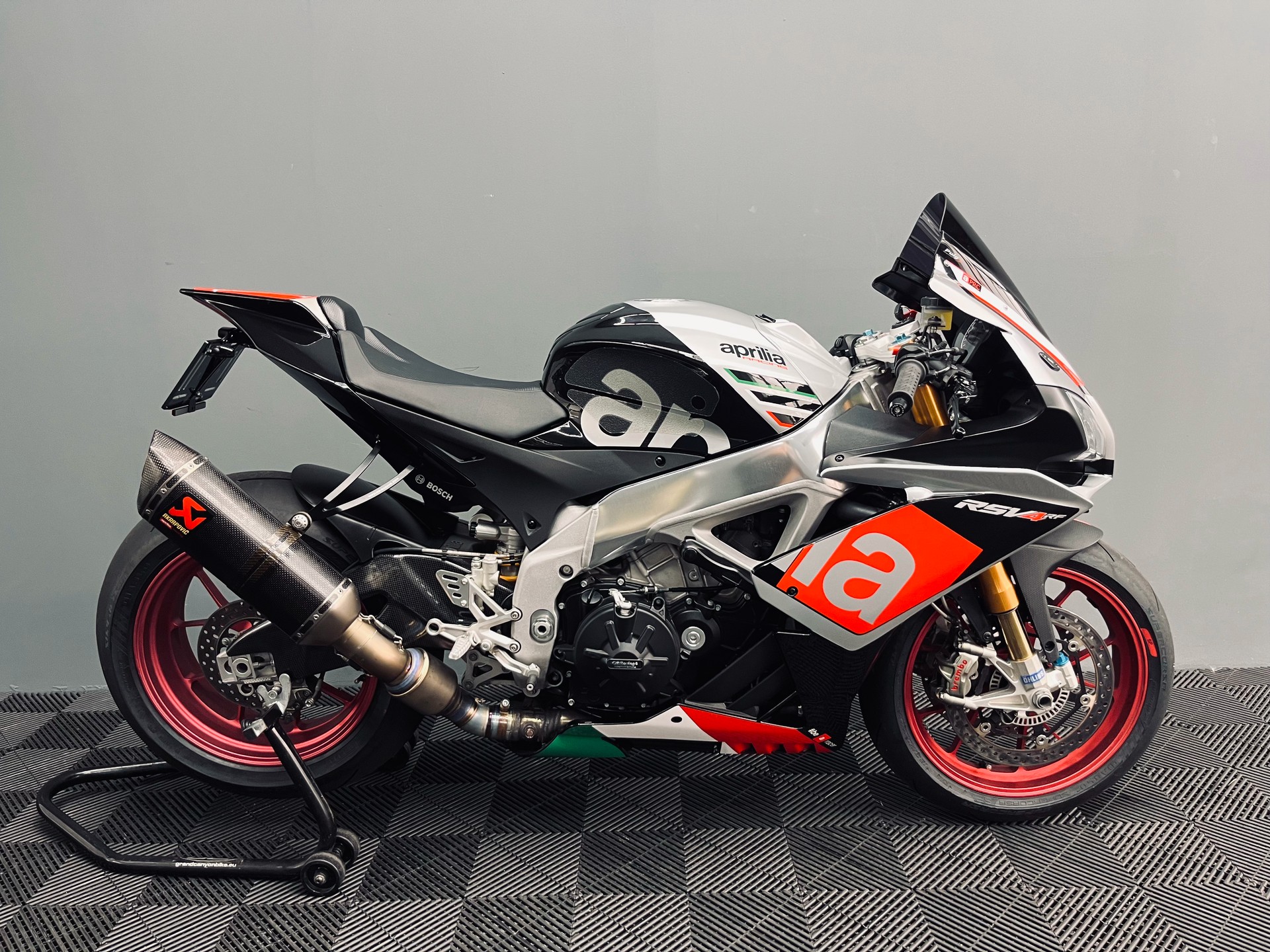 APRILIA RSV4 RF-image-1