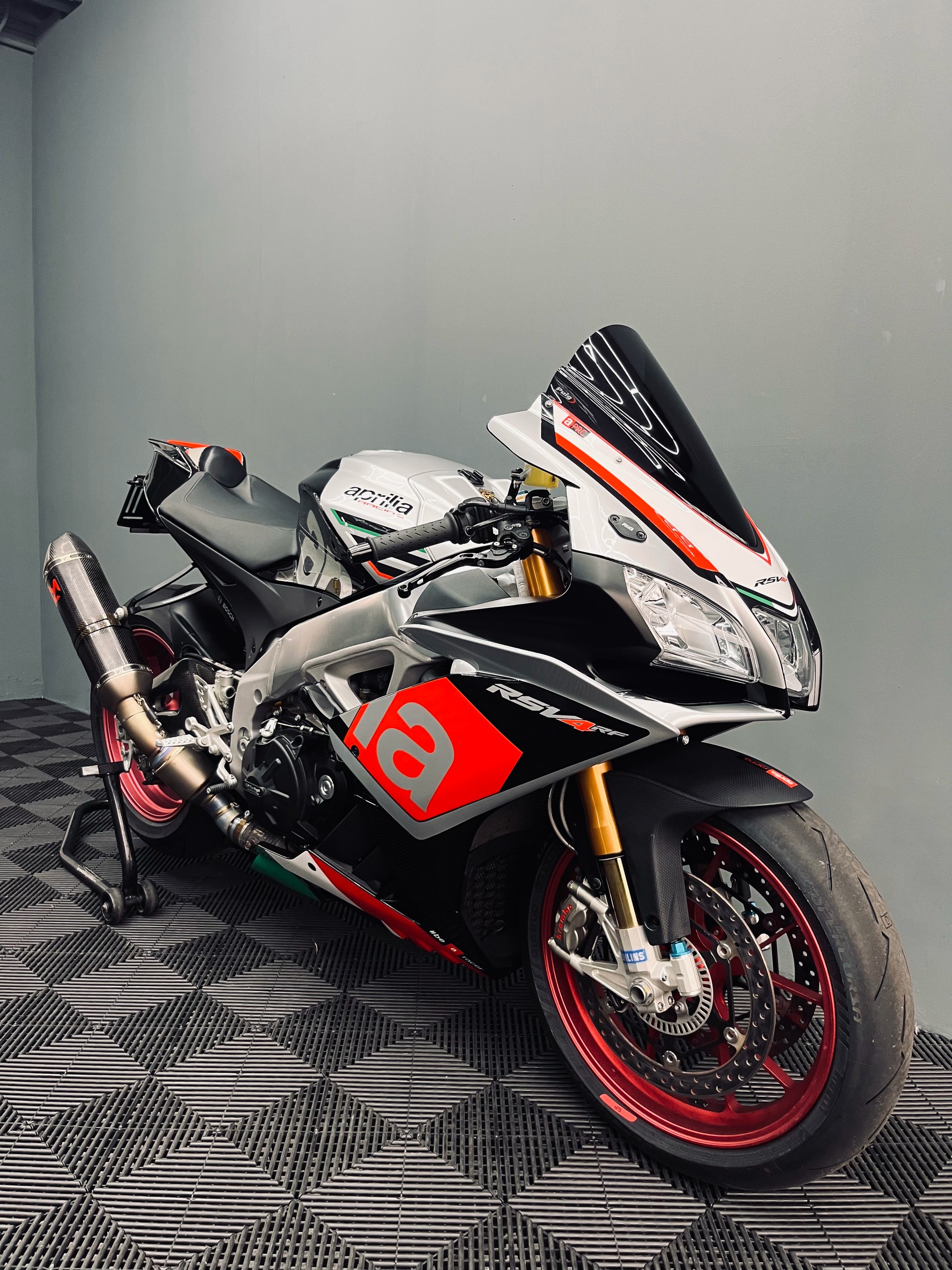 APRILIA RSV4 RF-image-9