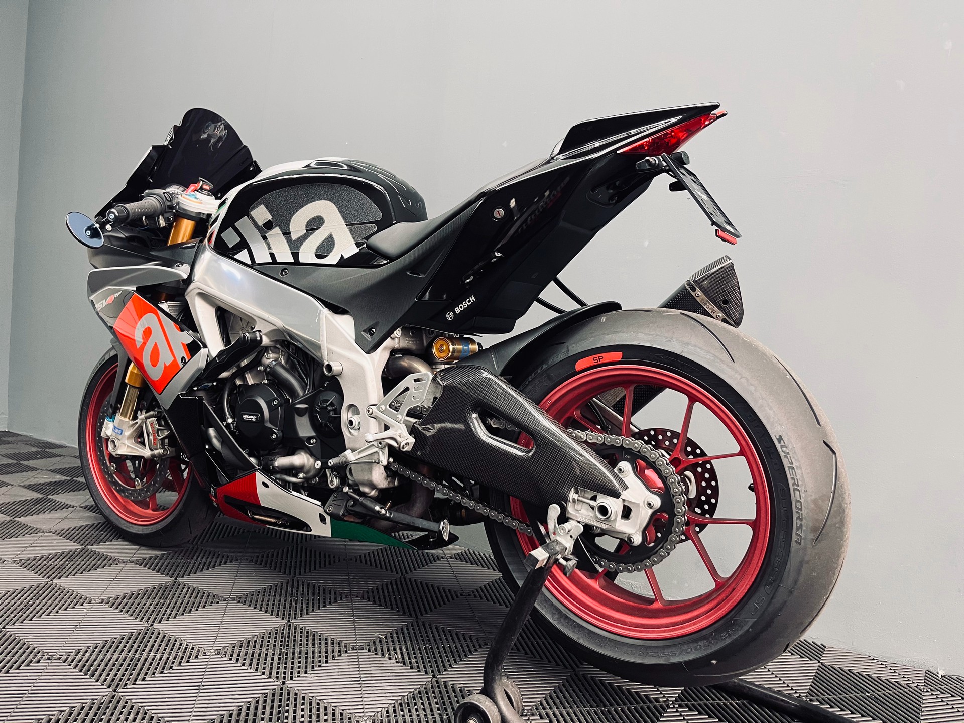 APRILIA RSV4 RF-image-10