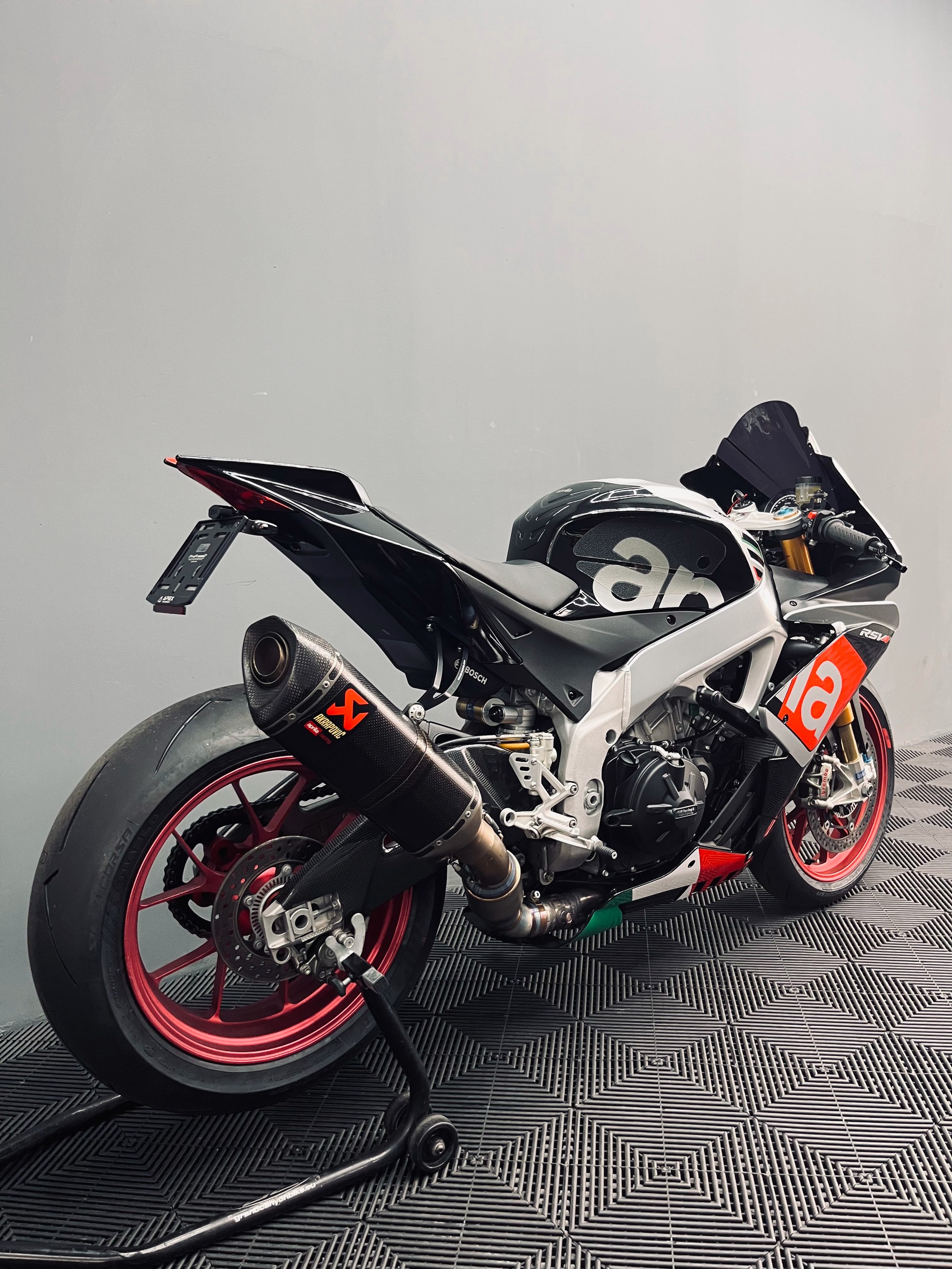 APRILIA RSV4 RF-image-2