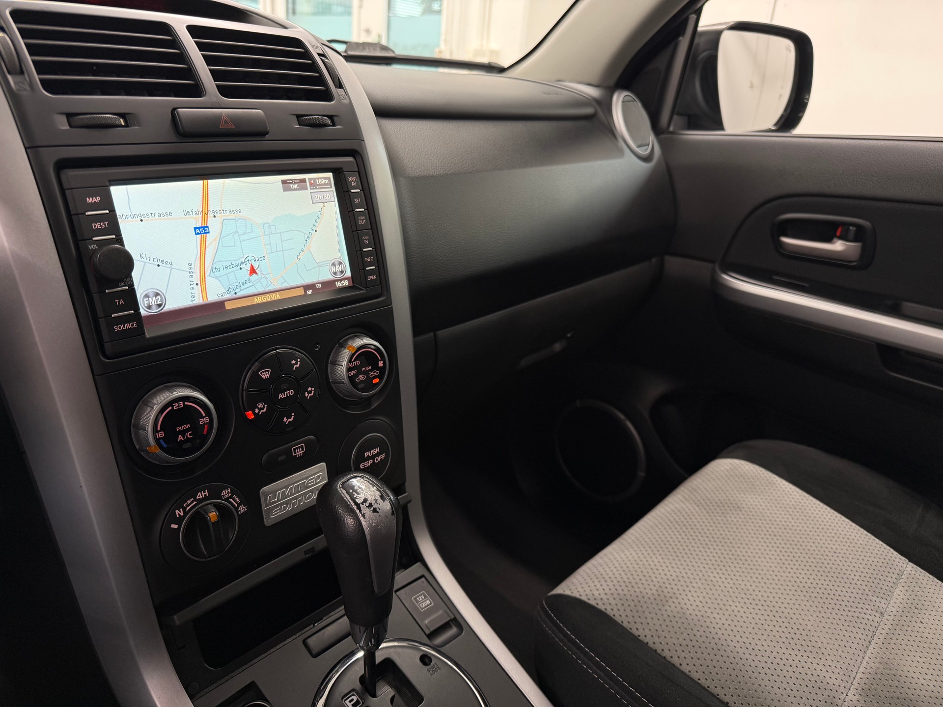SUZUKI Grand Vitara 2.0 16V Top Limited Edition Automatic-image-12