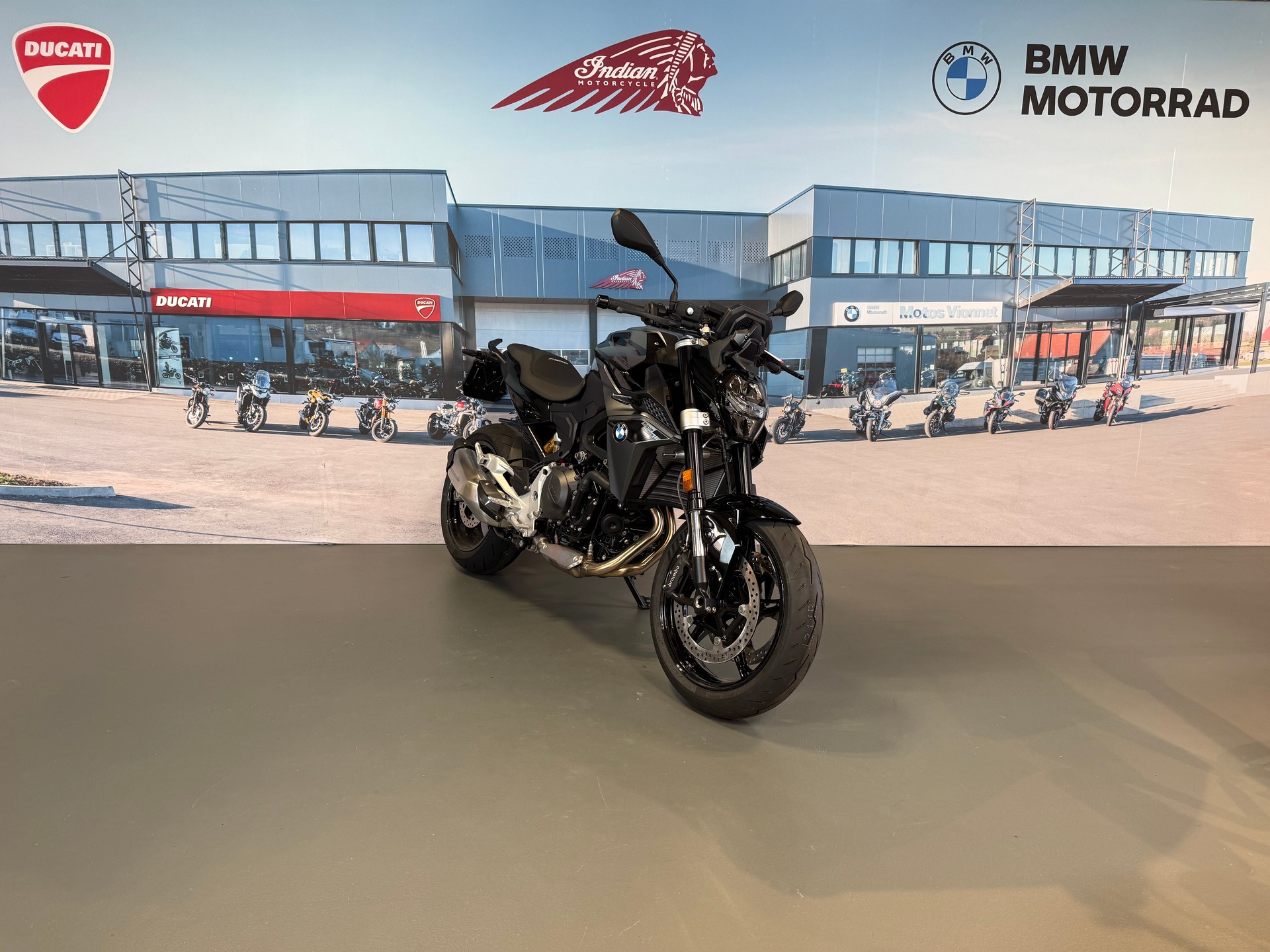BMW F 900 R Service inclus 3 ans ou 30'000km et 5 ans de garantie jusqu'au 30.11.2026-image-0