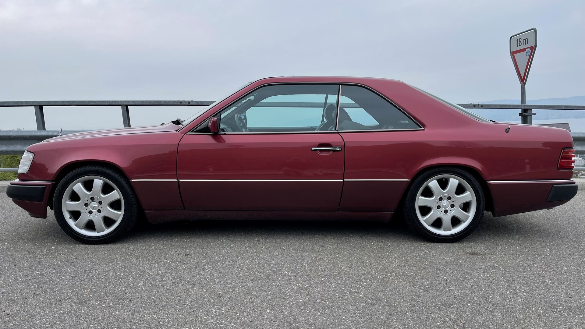 MERCEDES-BENZ 230 CE-image-1