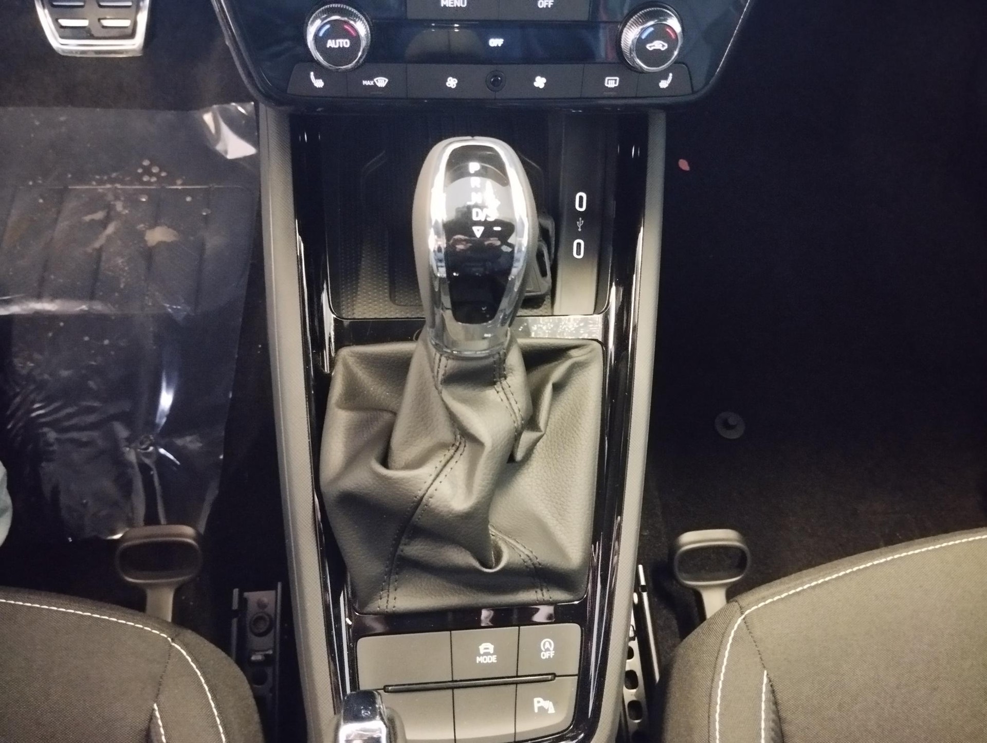 SKODA Kamiq 1.0 TSI Monte Carlo DSG-image-13