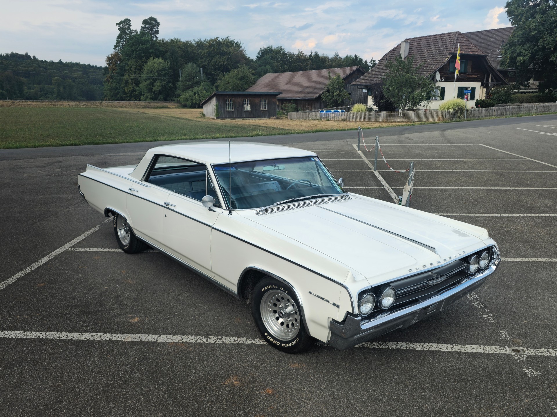 OLDSMOBILE Super 88