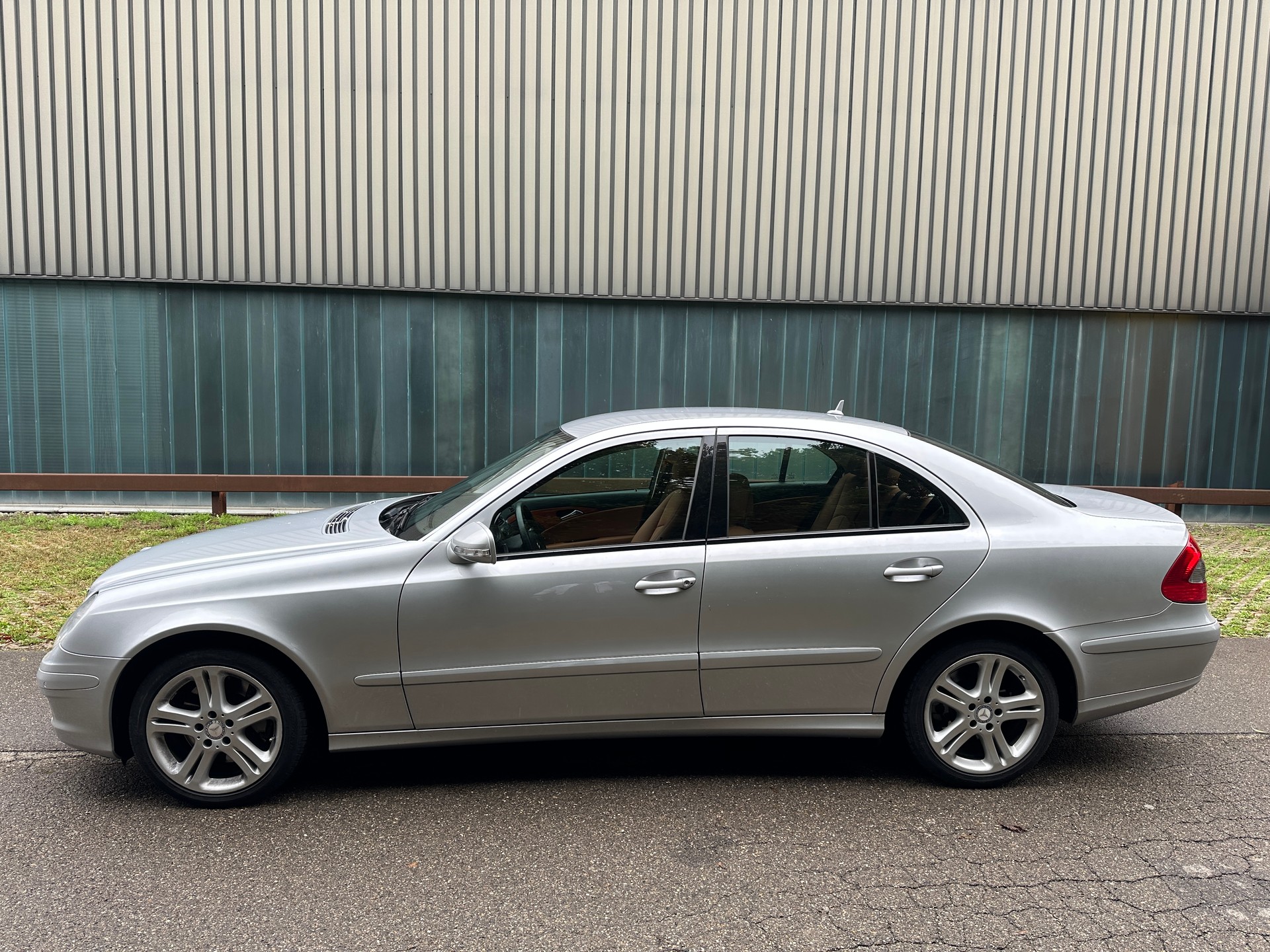 MERCEDES-BENZ E 350 Avantgarde 7G-Tronic-image-4