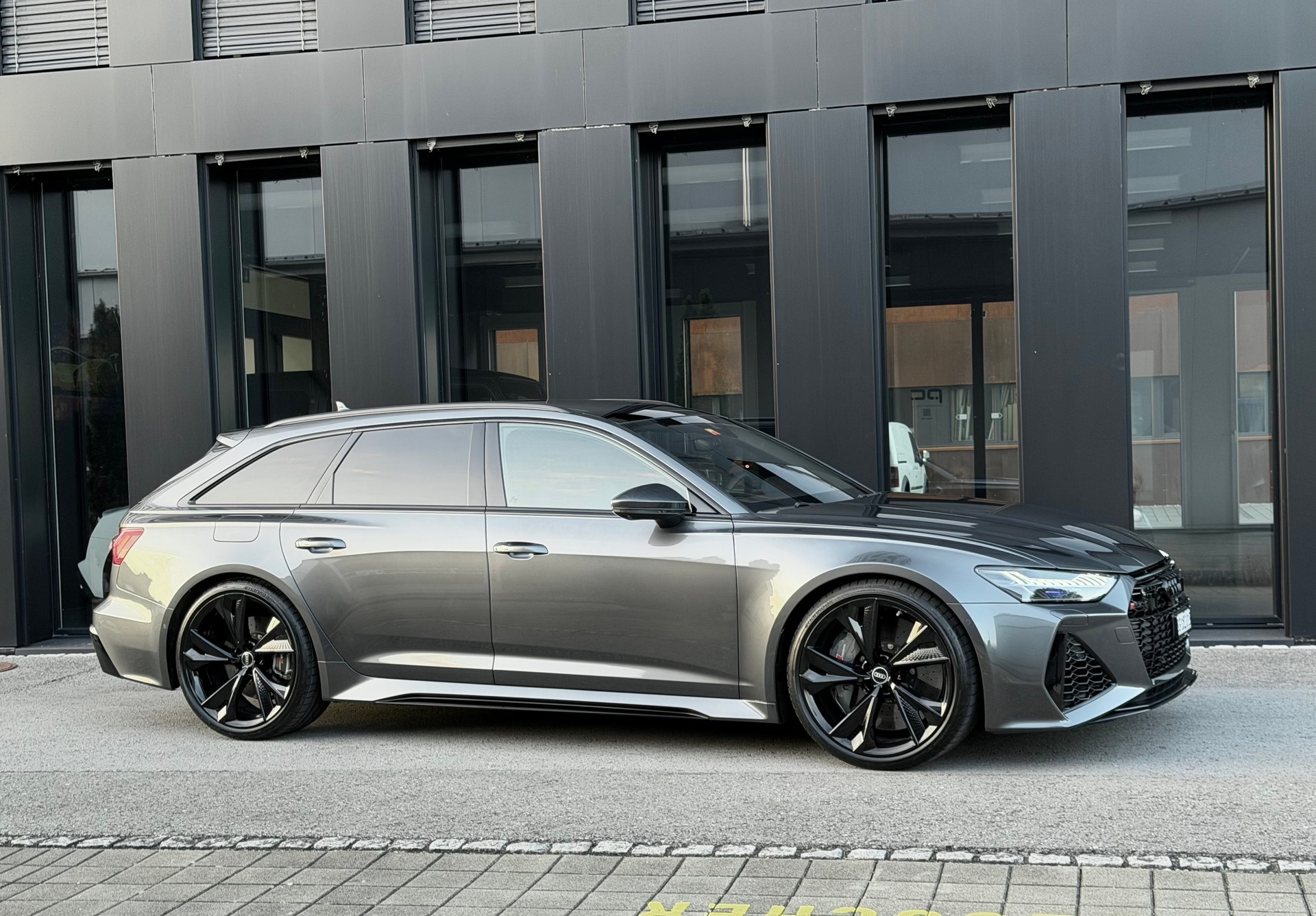 AUDI RS6 Avant 4.0 TFSI V8 quattro ♦️ RS Paket PLUS* NP CHF*214`017.-♦️-showroom-element-1