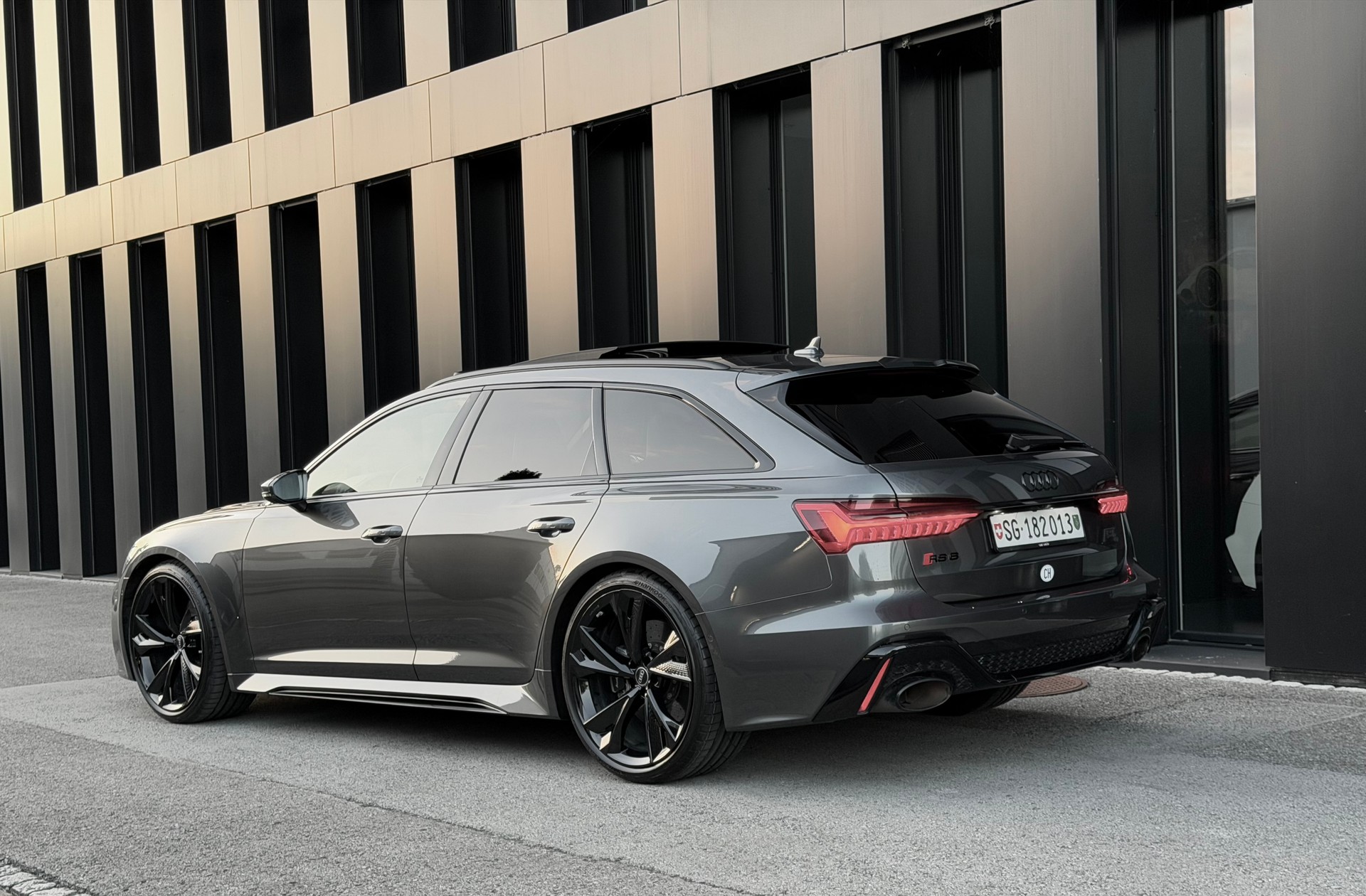 AUDI RS6 Avant 4.0 TFSI V8 quattro ♦️ RS Paket PLUS* NP CHF*214`017.-♦️-showroom-element-3