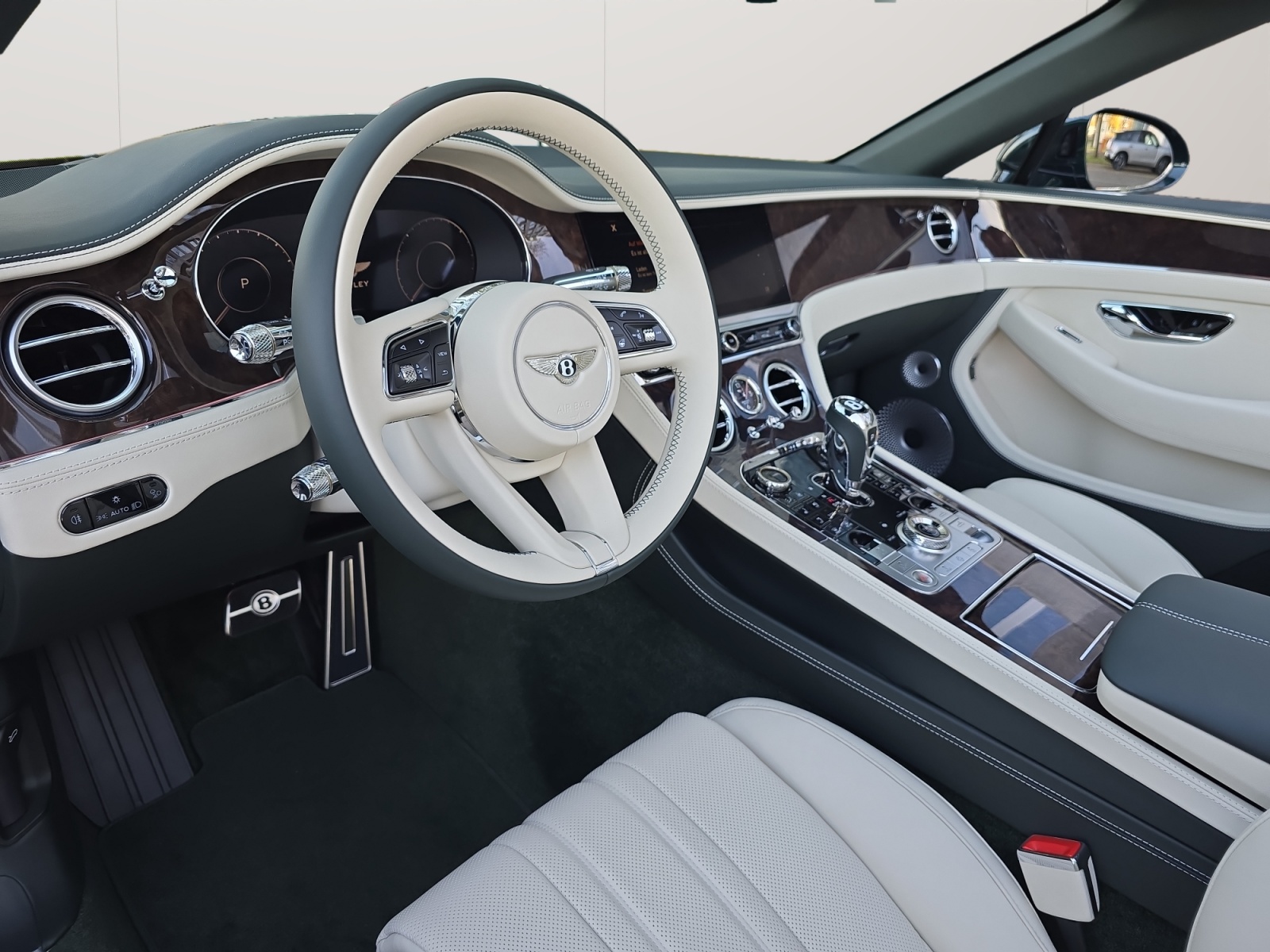 BENTLEY Continental GTC V8 4.0 PHEV 680 PS/ 1.9 % Leasing möglich-showroom-element-3