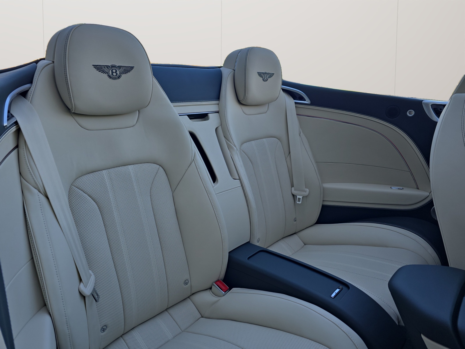 BENTLEY Continental GTC V8 4.0 PHEV 680 PS/ 1.9 % Leasing möglich-image-14