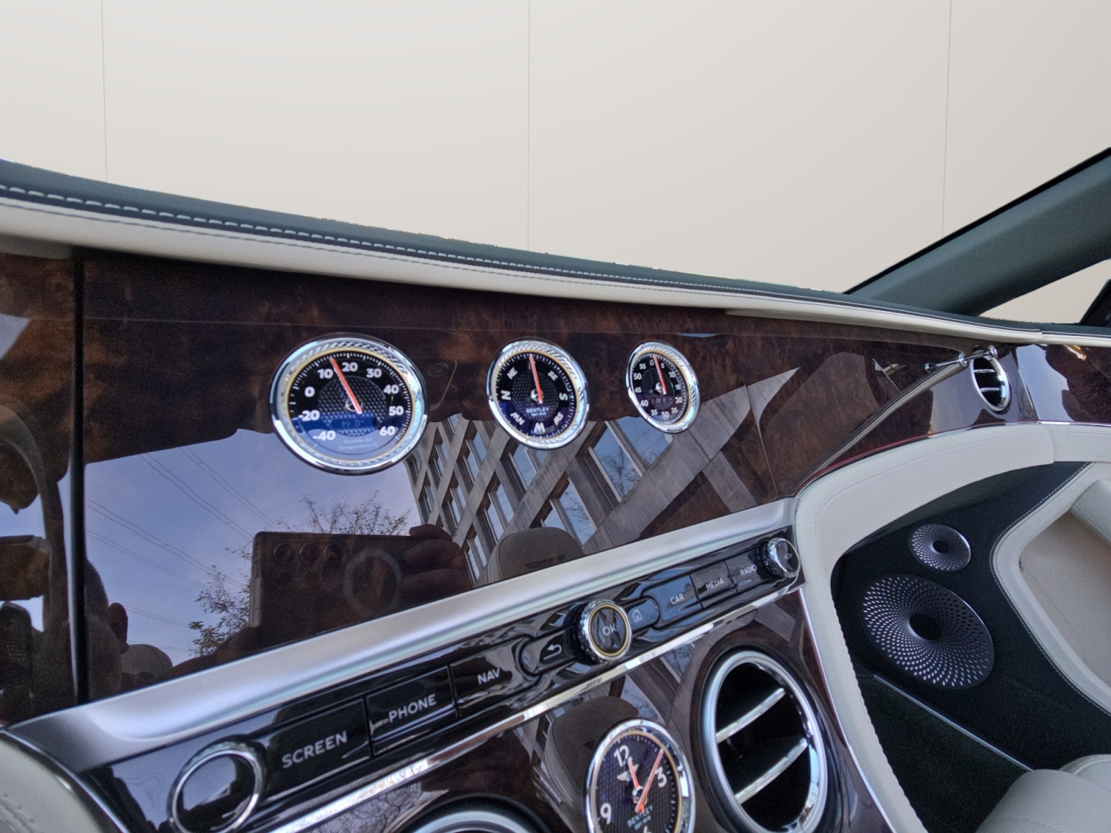 BENTLEY Continental GTC V8 4.0 PHEV 680 PS/ 1.9 % Leasing möglich-image-13