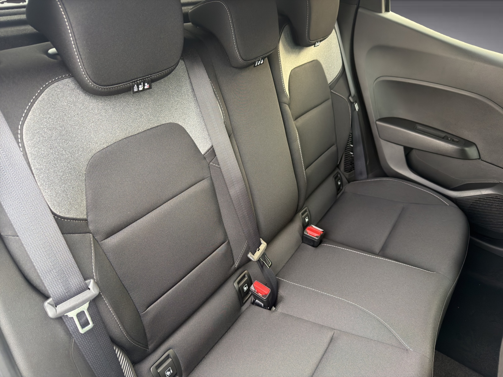 MITSUBISHI Colt 1.6 HEV Invite+-image-15