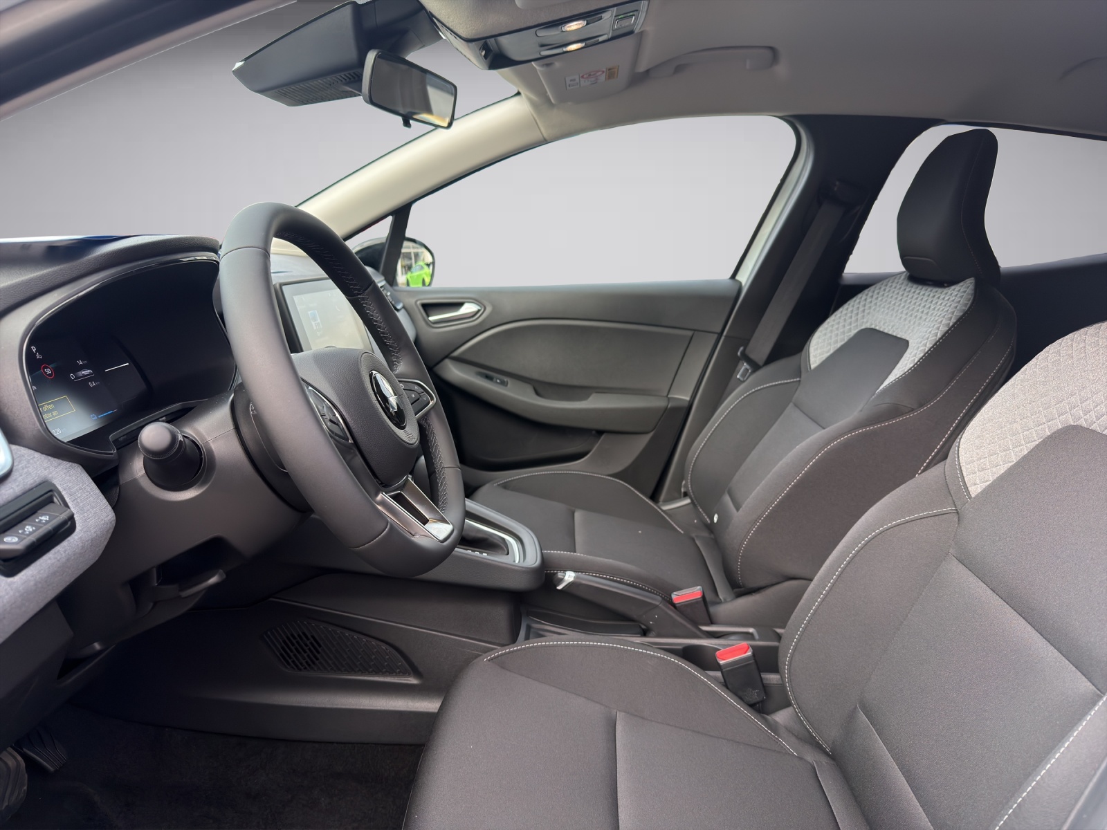 MITSUBISHI Colt 1.6 HEV Invite+-image-8