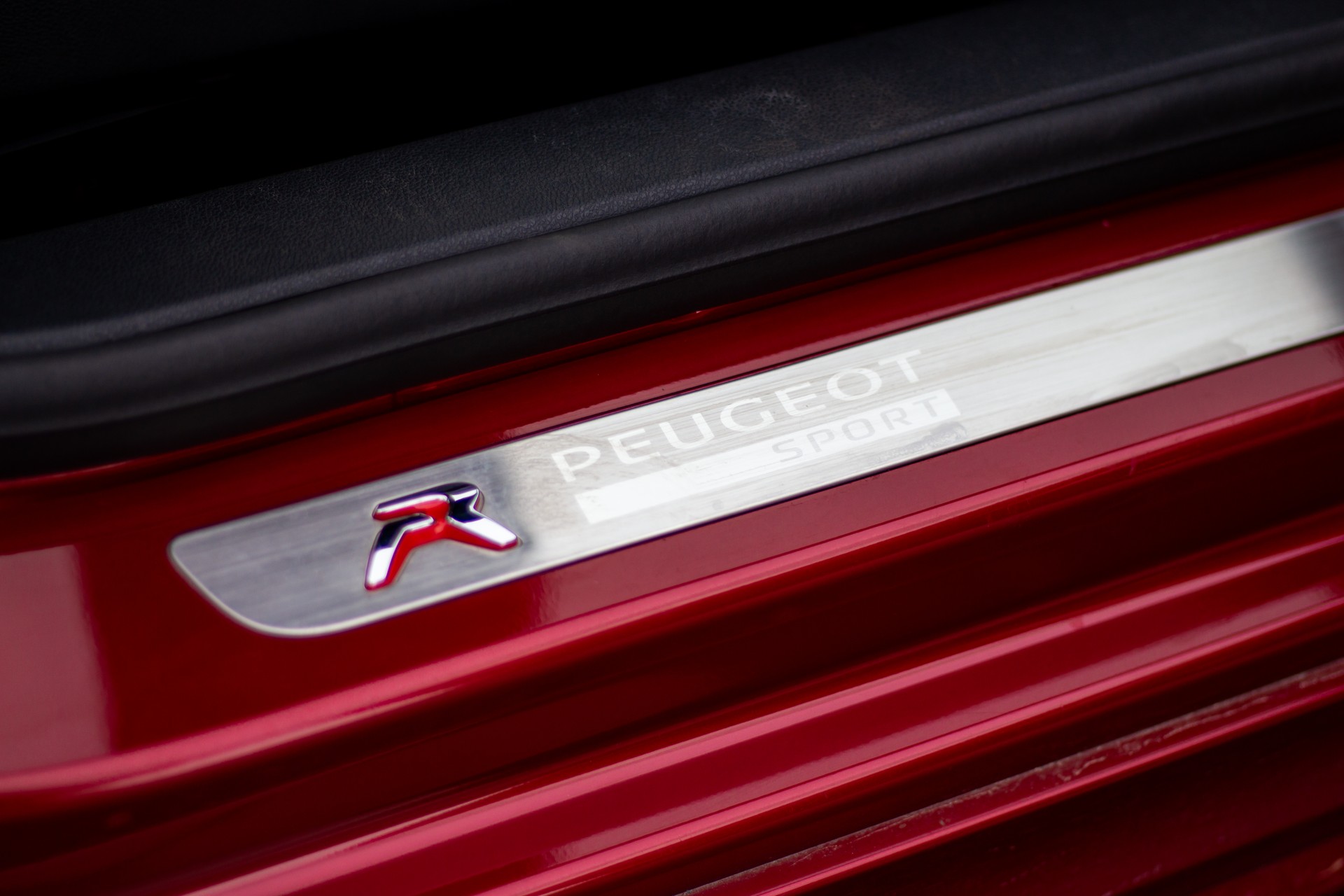 PEUGEOT RCZ R 1.6 Turbo-image-12