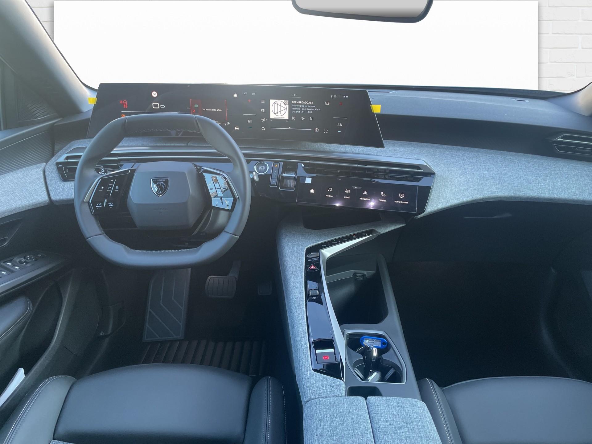 PEUGEOT 3008 1.2 Hybrid Allure Premium-image-7