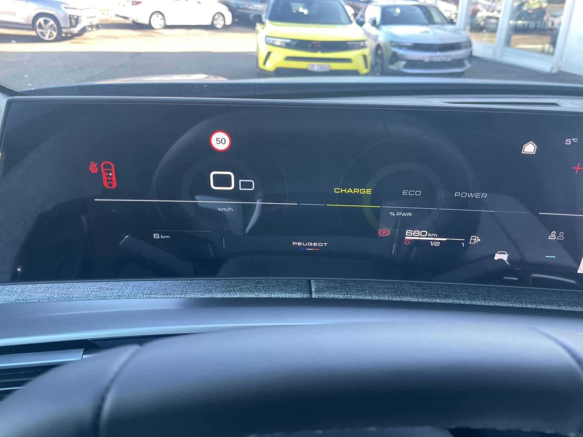 PEUGEOT 3008 1.2 Hybrid Allure Premium-image-6