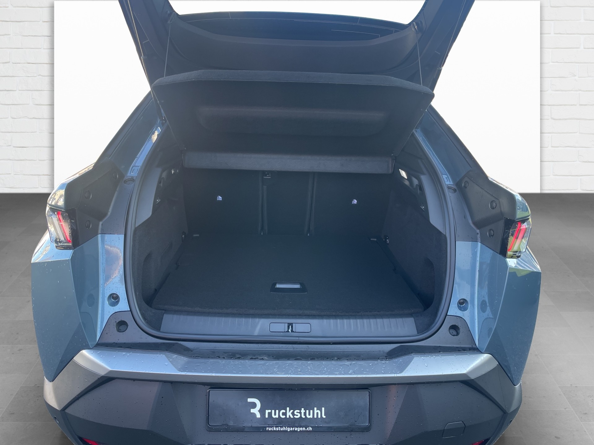 PEUGEOT 3008 1.2 Hybrid Allure Premium-image-12