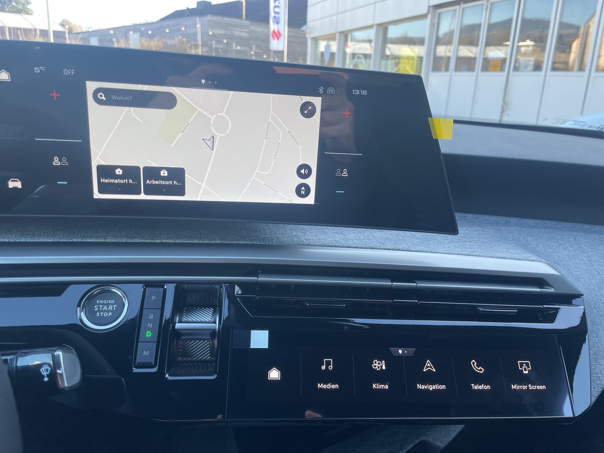 PEUGEOT 3008 1.2 Hybrid Allure Premium-image-8