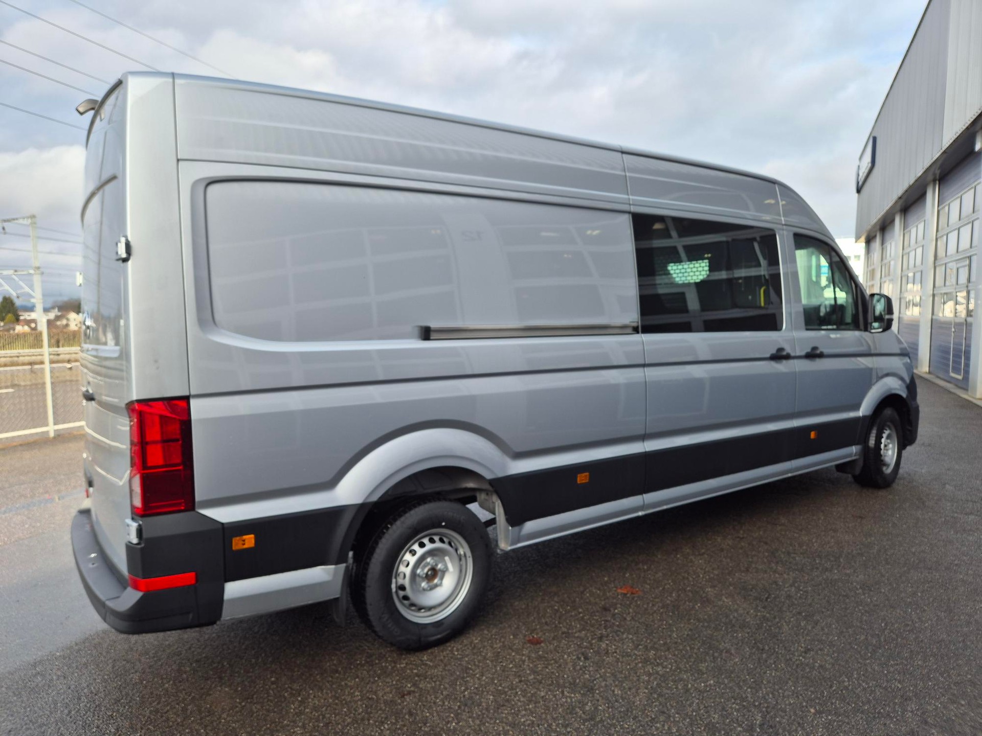 VW Crafter 35 2.0 BiTDI L4 HD A-showroom-element-2