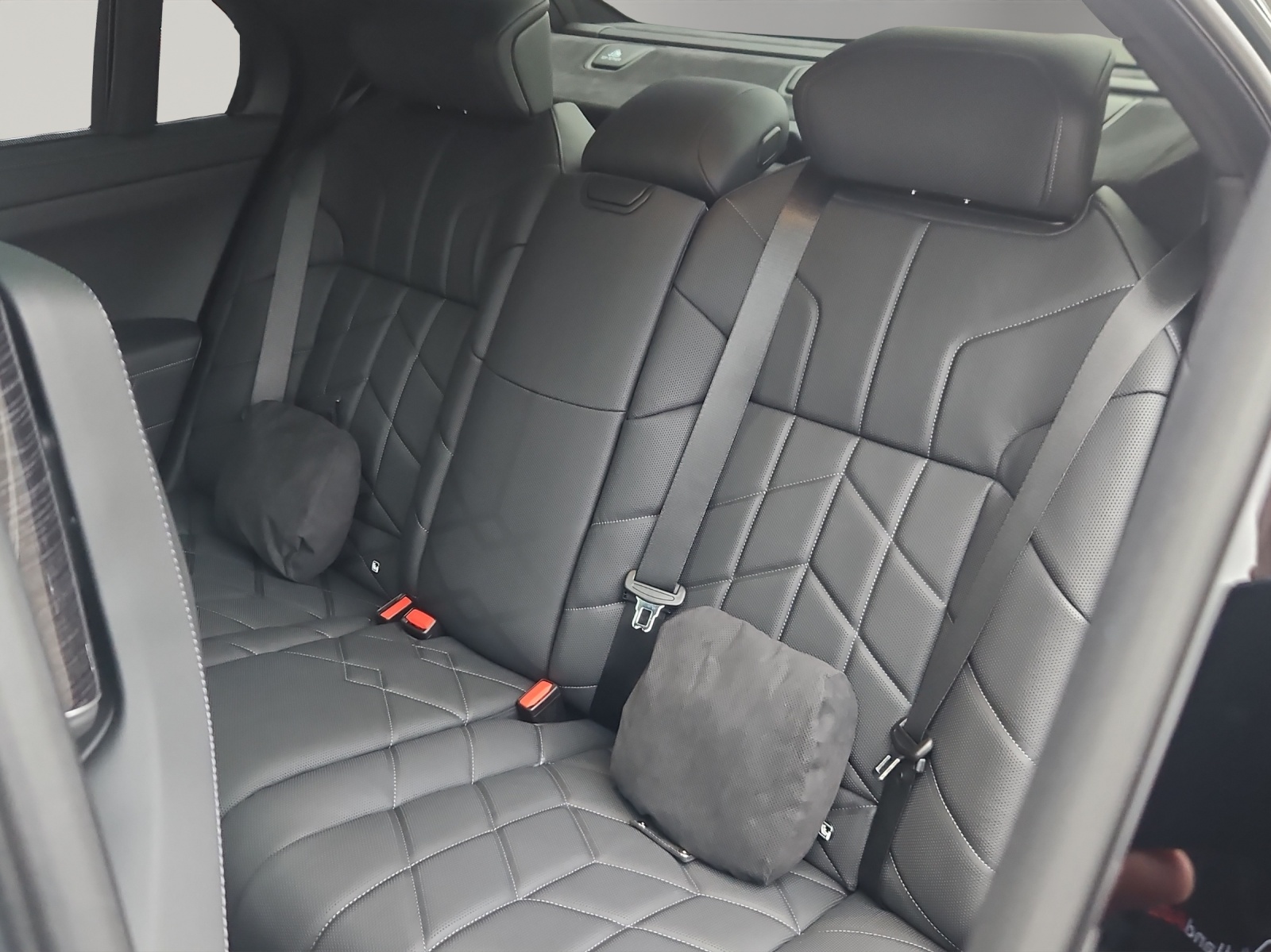 BMW 740d xDrive 48V M Sport Steptronic-image-9