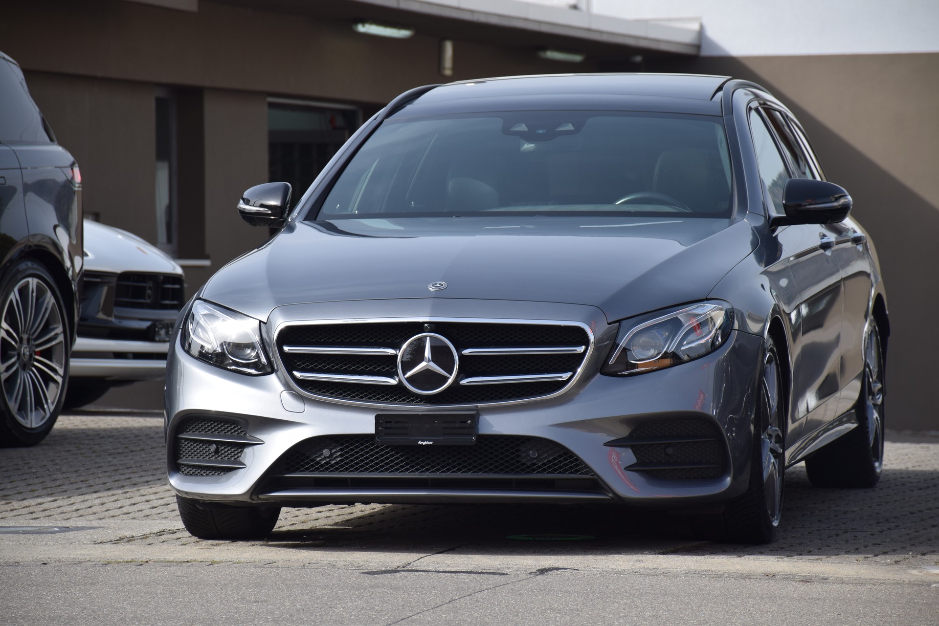 MERCEDES-BENZ E 220 d AMG Line 4Matic 9G-Tronic-image-4