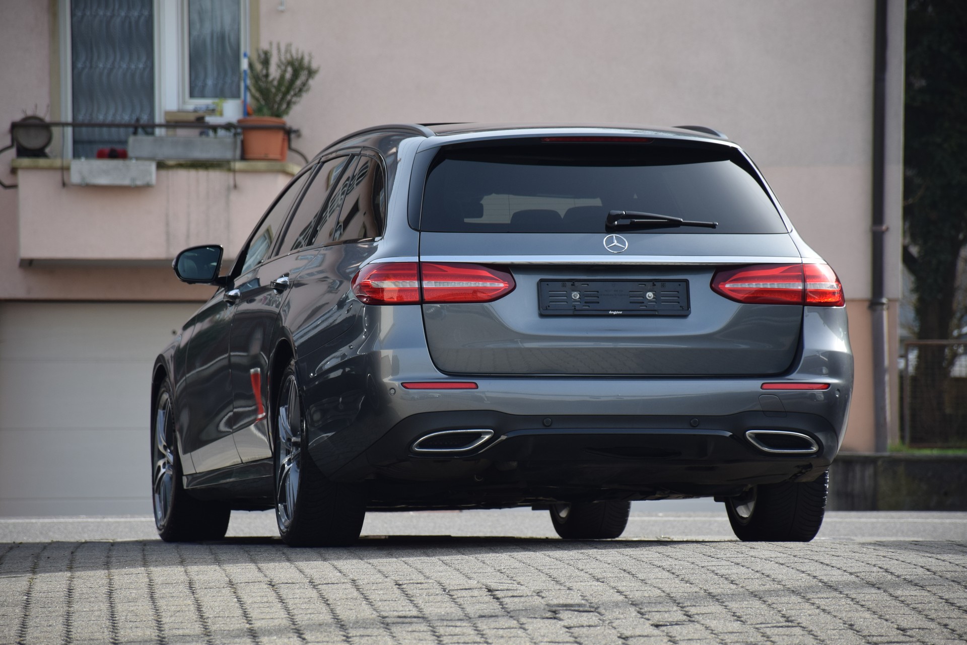 MERCEDES-BENZ E 220 d AMG Line 4Matic 9G-Tronic-image-8