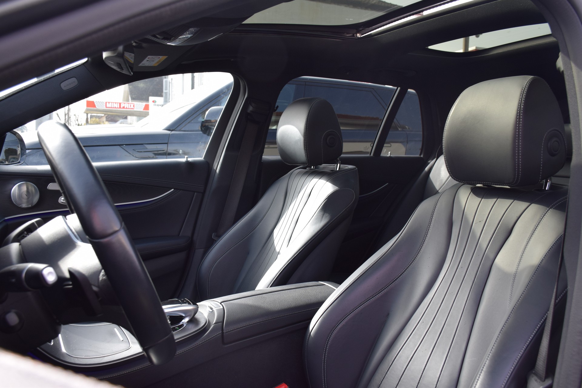MERCEDES-BENZ E 220 d AMG Line 4Matic 9G-Tronic-image-12