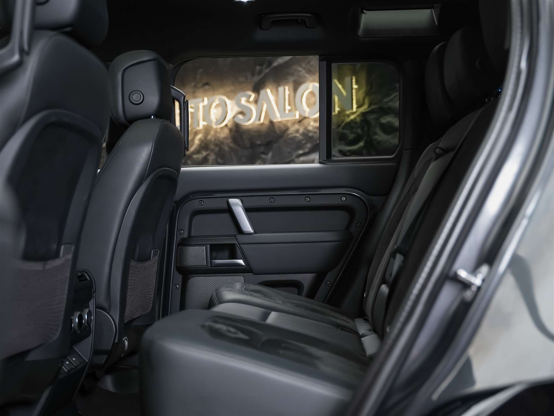 LAND ROVER Defender 110 5.0 V8 SC *URBAN*24" Felgen*Werksgarantie*AHK*-image-13