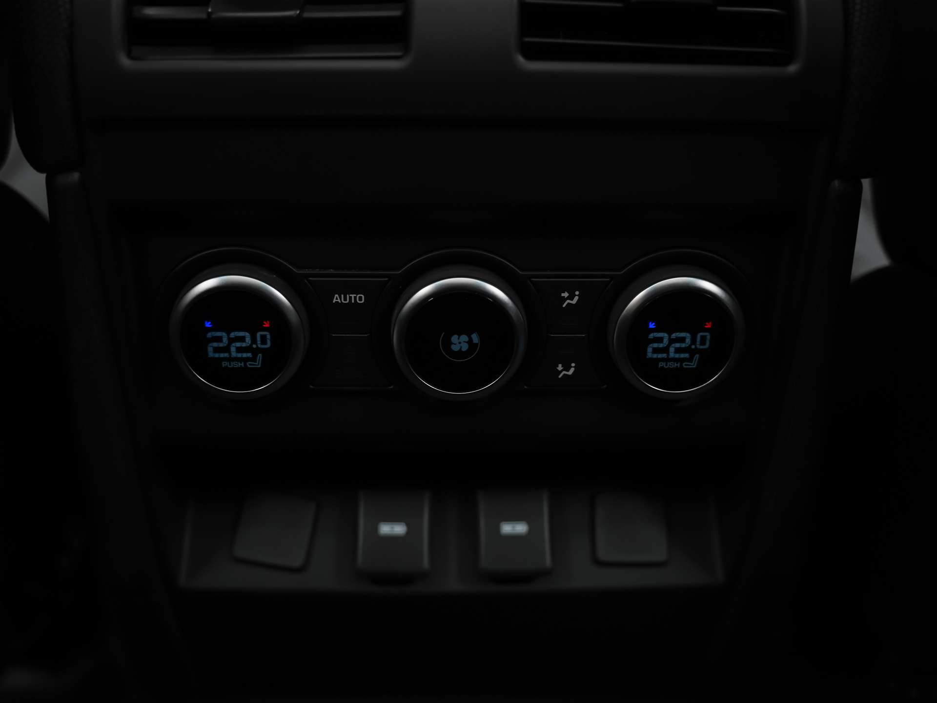 LAND ROVER Defender 110 5.0 V8 SC *URBAN*24" Felgen*Werksgarantie*AHK*-image-15