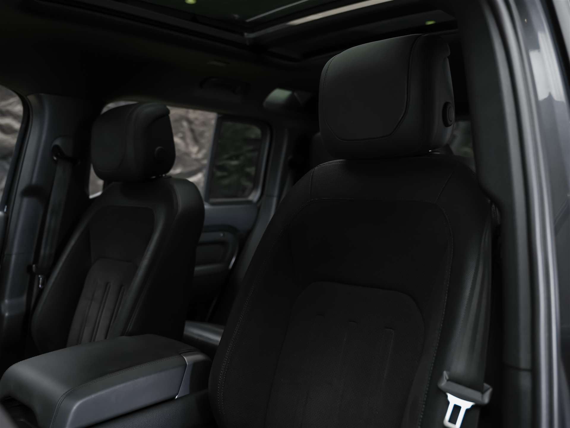 LAND ROVER Defender 110 5.0 V8 SC *URBAN*24" Felgen*Werksgarantie*AHK*-image-10