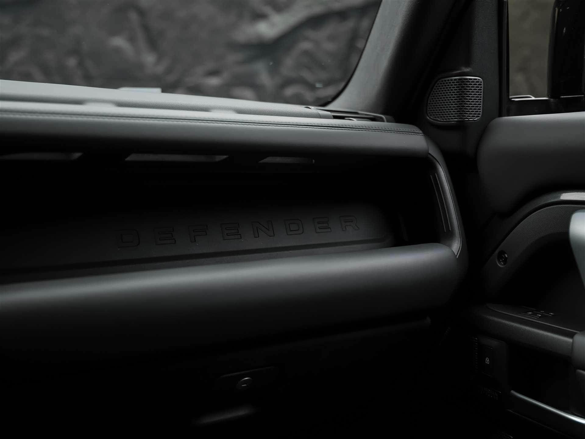 LAND ROVER Defender 110 5.0 V8 SC *URBAN*24" Felgen*Werksgarantie*AHK*-image-24