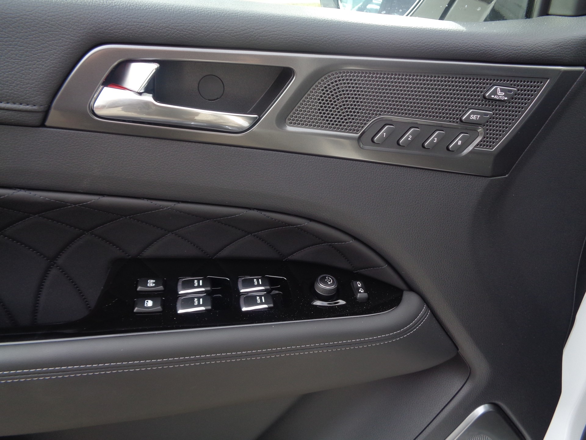 KGM-SsangYong Rexton 2.2 CRDi Blackline 4WD AT-image-10