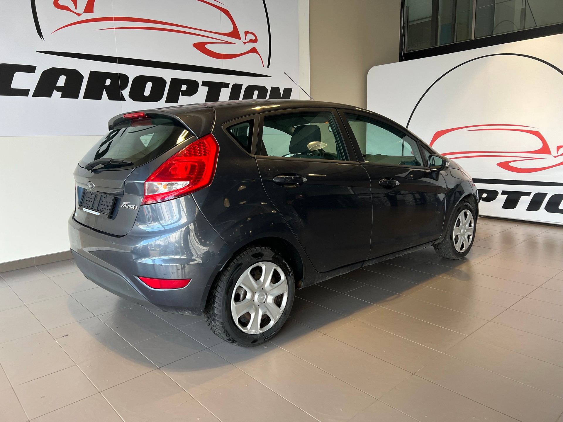 FORD Fiesta 1.4 16V Titanium-image-9