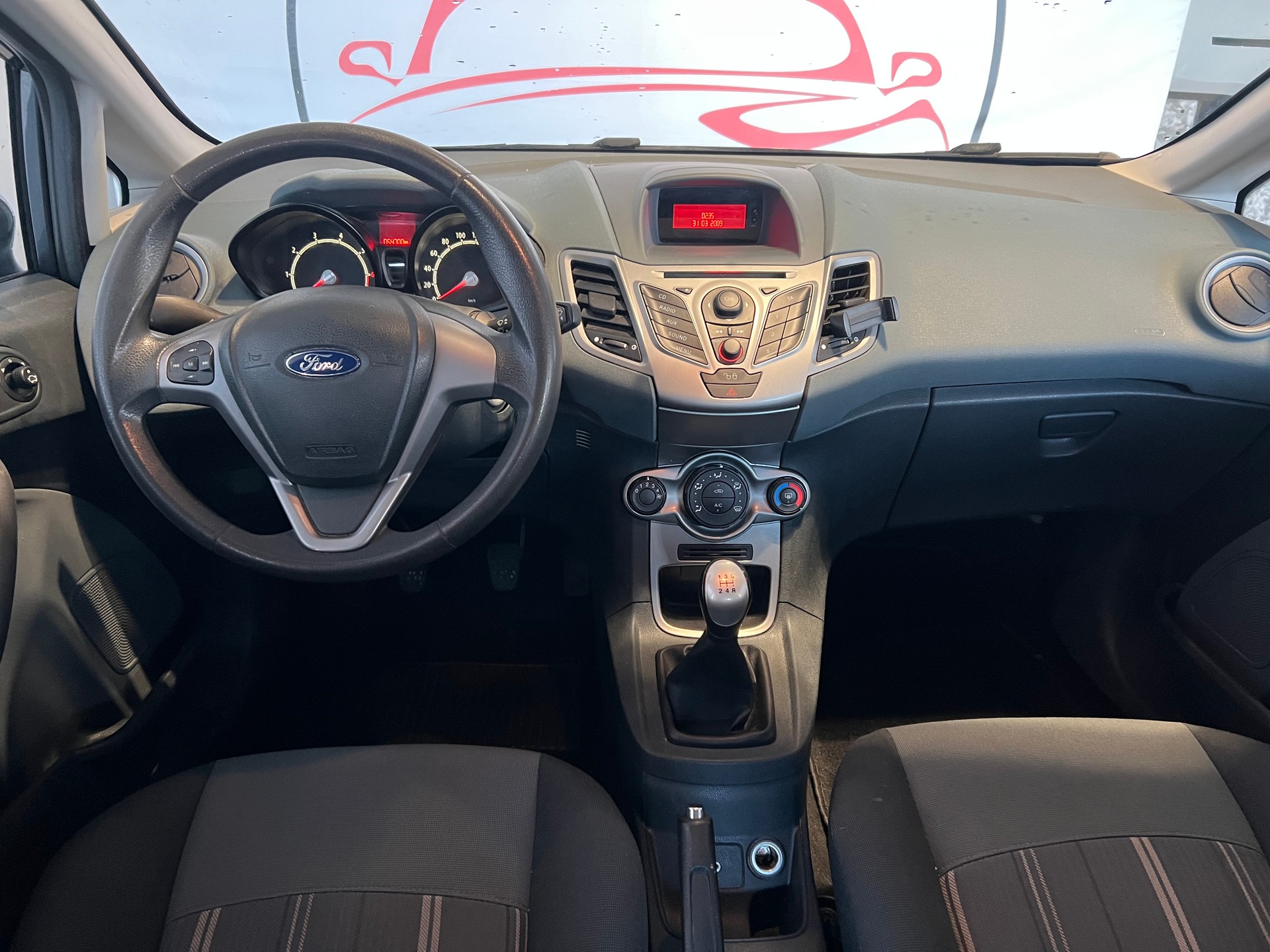 FORD Fiesta 1.4 16V Titanium-image-13
