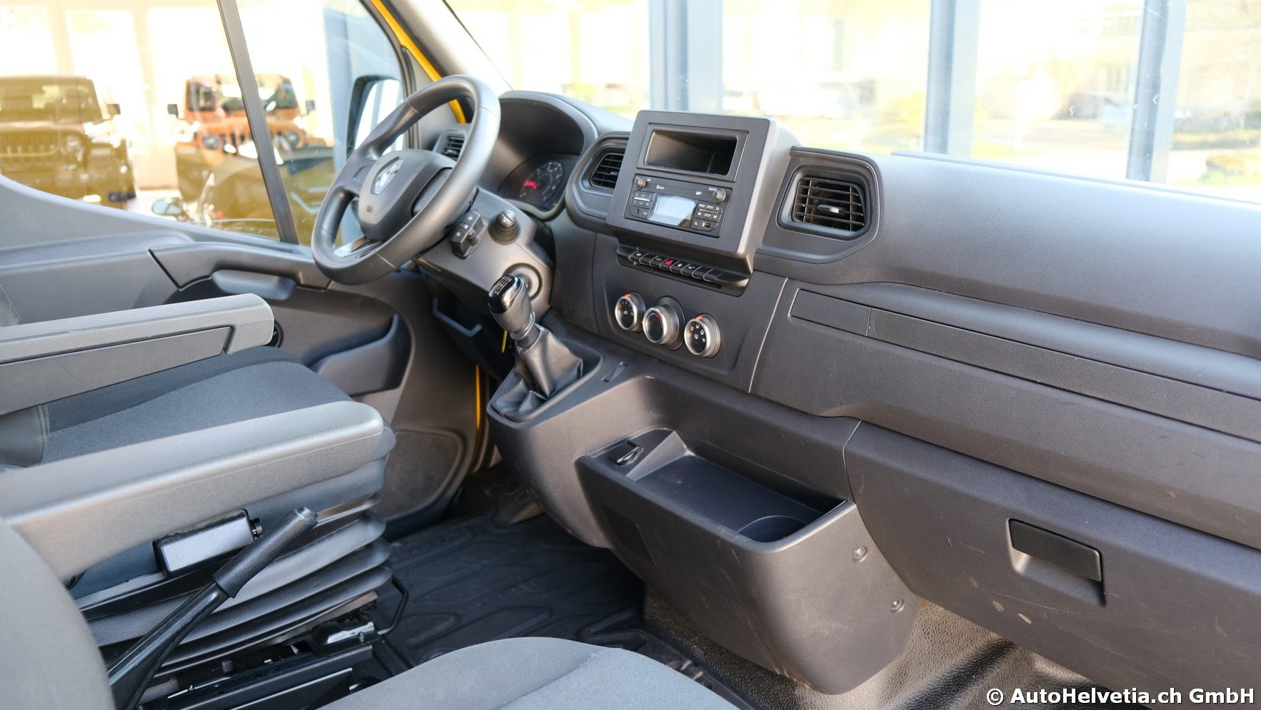 RENAULT Master T35 2.3dCi 135 L3H2-image-10