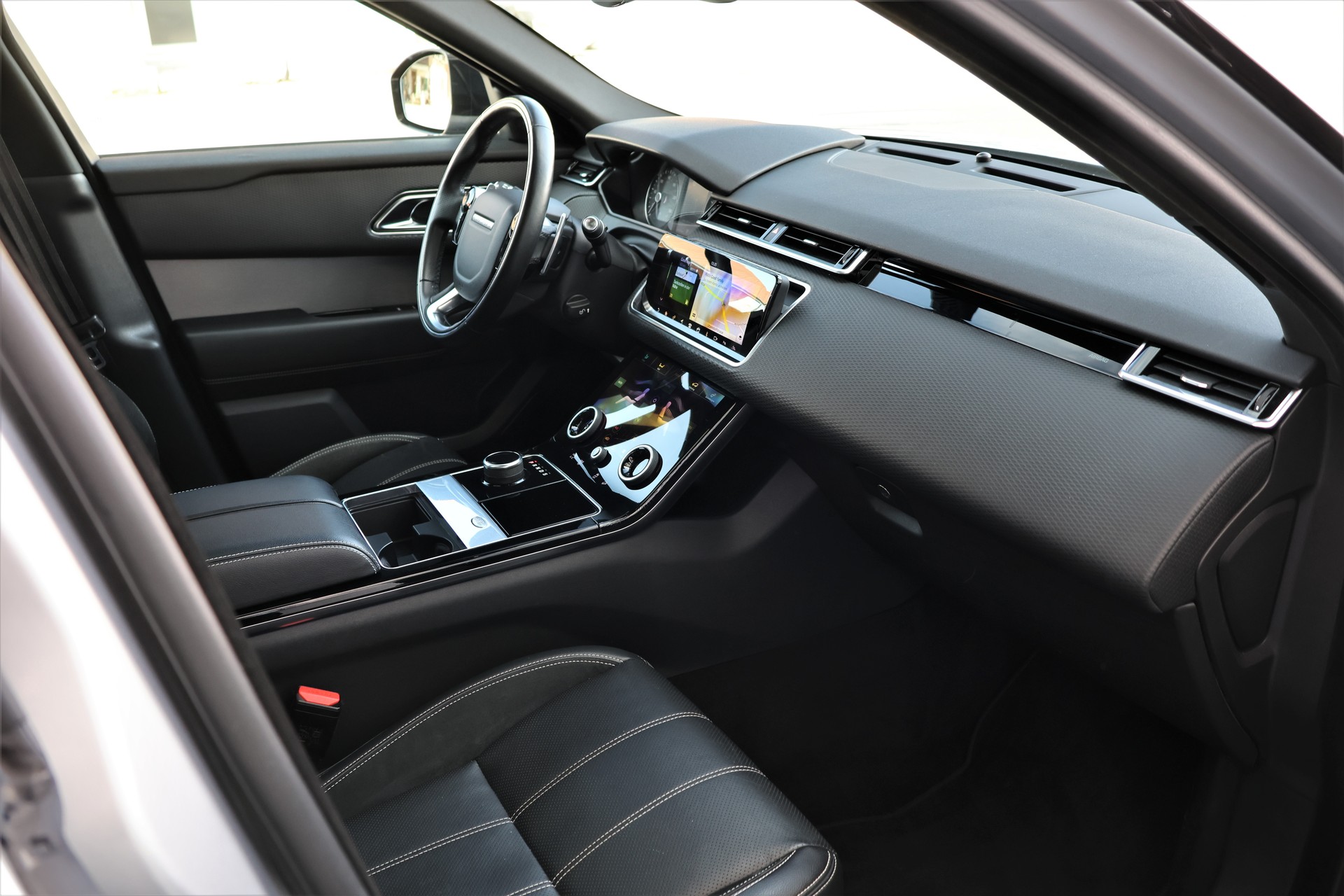 LAND ROVER Range Rover Velar P 250 Automatic (CH)-image-16
